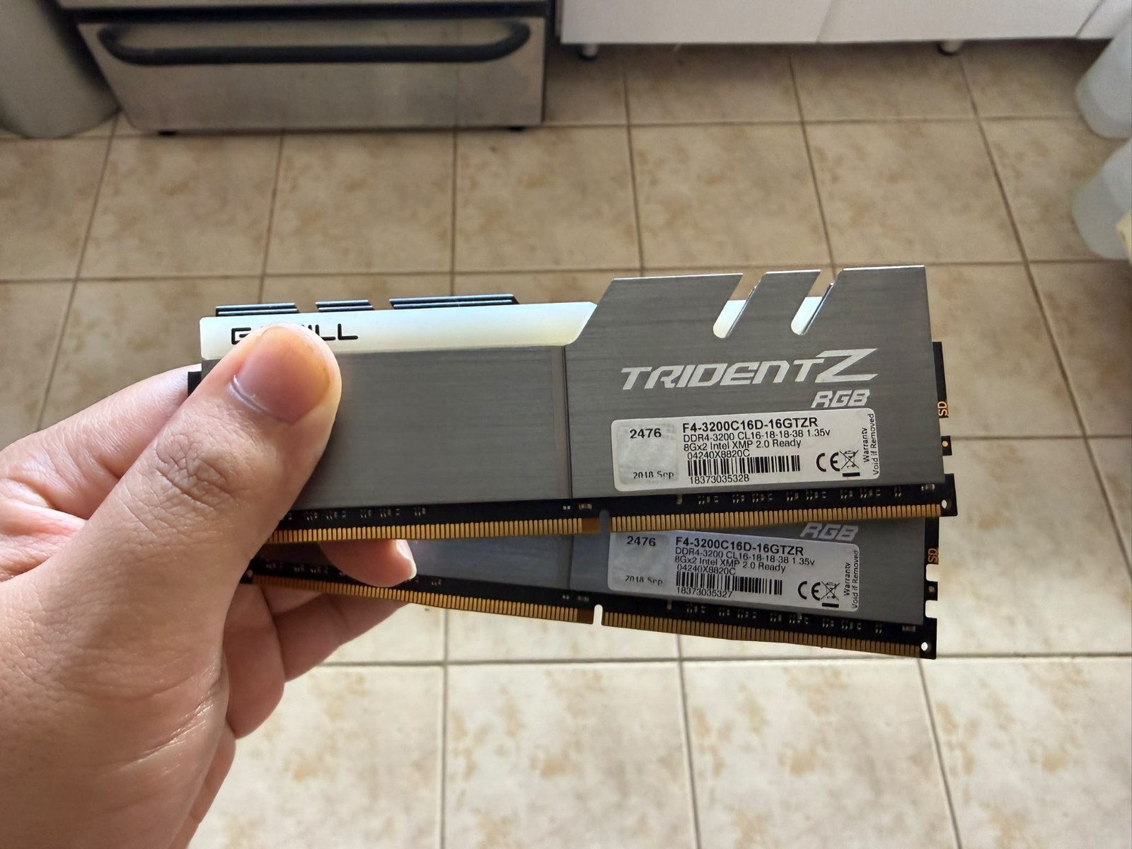 G.Skill TridentZ RGB Series 16GB (2x8GB) RAM DDR4 3200MHz F4-3200C16D-16GTZR