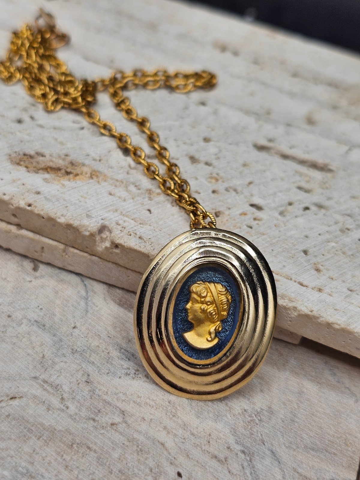 Vintage HOBE Gold Tone Cameo Pendant Necklace Neoclassical Signed 20\