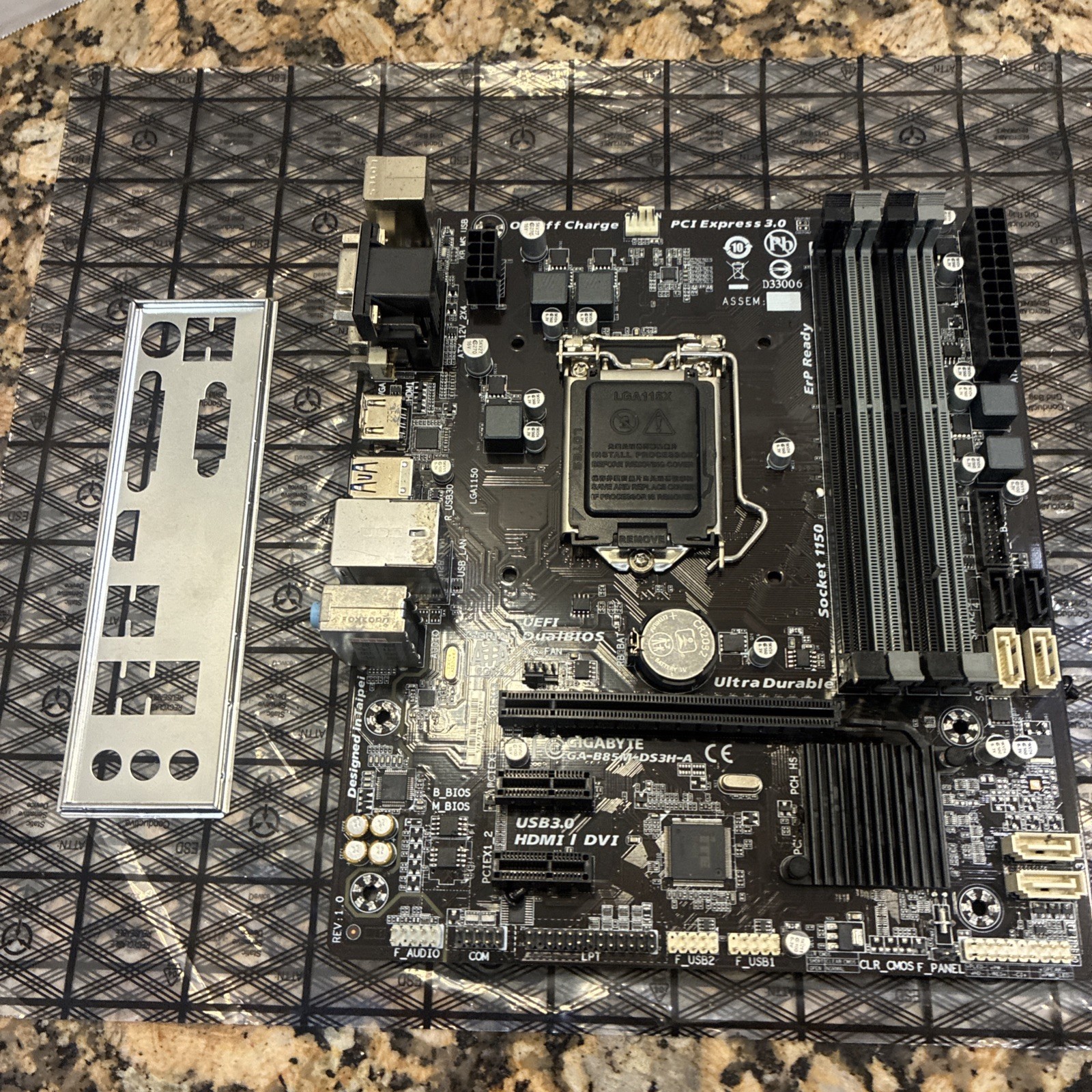 Gigabyte GA-B85M-DS3H-A Intel B85 LGA 1150 Micro ATX Computer Motherboard DDR3 Gigabyte GA-B85M-DS3H-A Intel B85 LGA 1150 Micro ATX Computer Motherboard DDR3