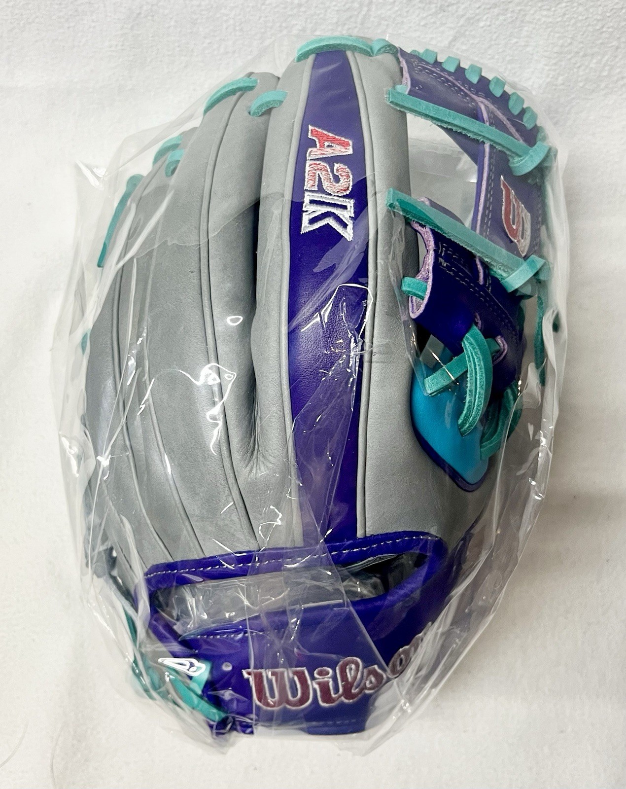 Wilson A2K 1975A 11.75” RHT baseball mitt glove NWT Wilson A2K 1975A 11.75” RHT baseball mitt glove NWT