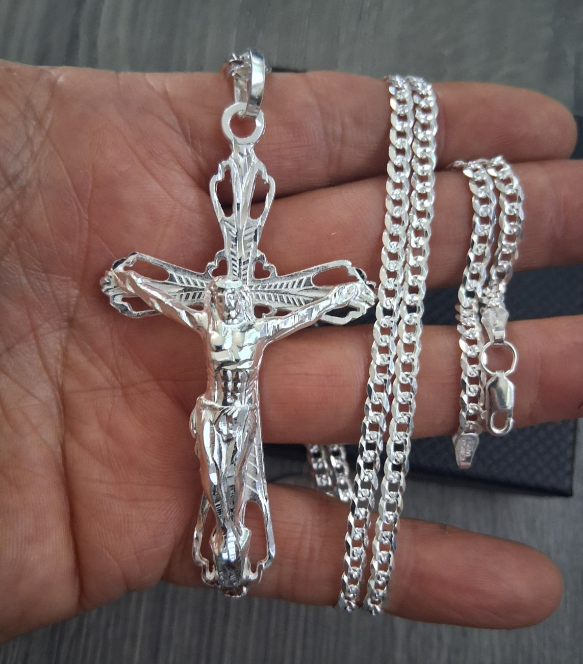 cadena y crucifijo Plata 925mx  25 gramos de peso 24\