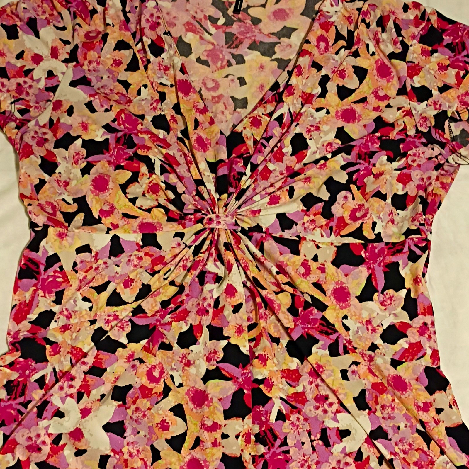 Daisy Fuentes Petite PXL Multicolor Floral Ruched V-Neck Short Sleeve Top Daisy Fuentes Petite PXL Multicolor Floral Ruched V-Neck Short Sleeve Top