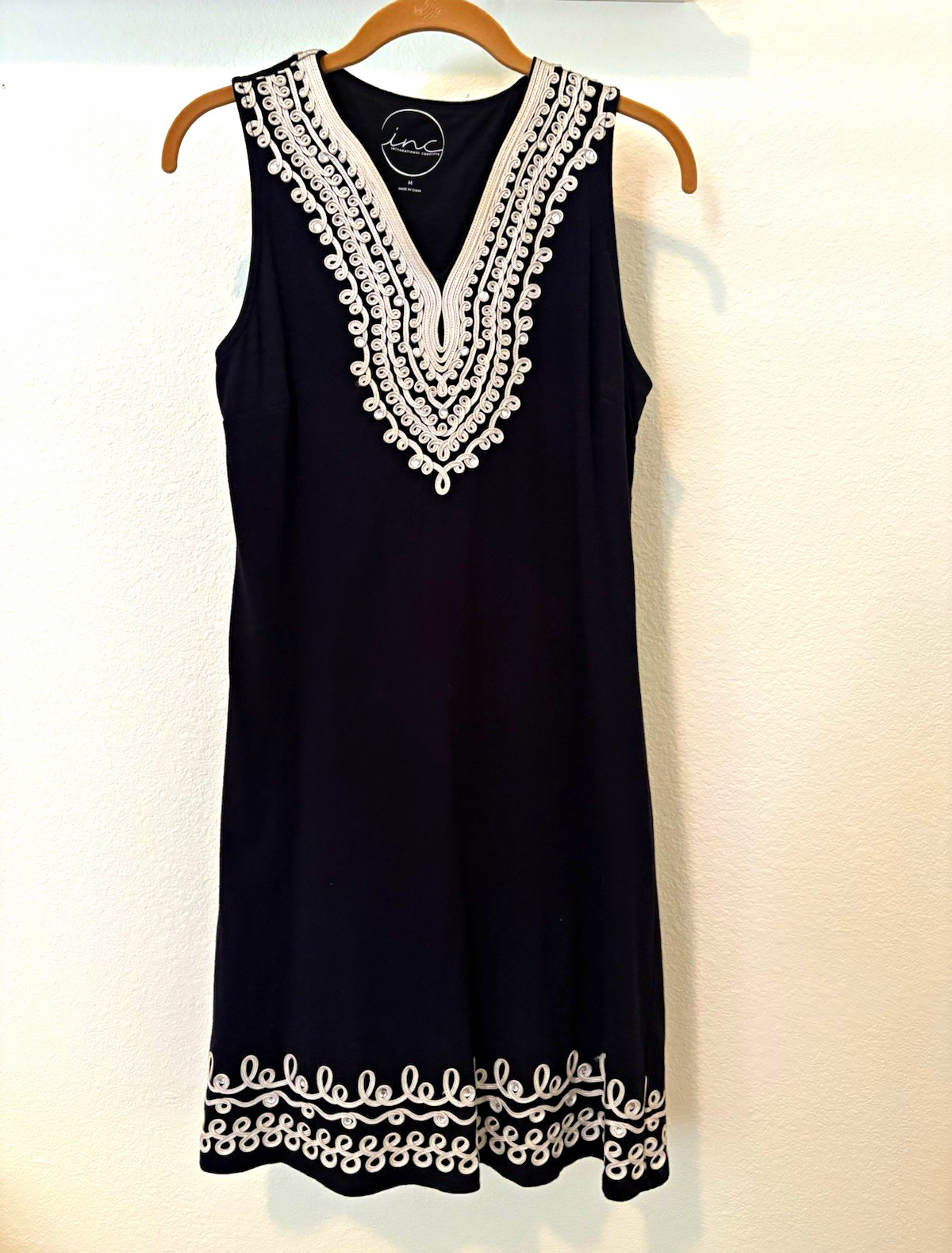 INC International Concepts Black White Jersey Shift Dress V-Neck Sleeveless M INC International Concepts Black White Jersey Shift Dress V-Neck Sleeveless M