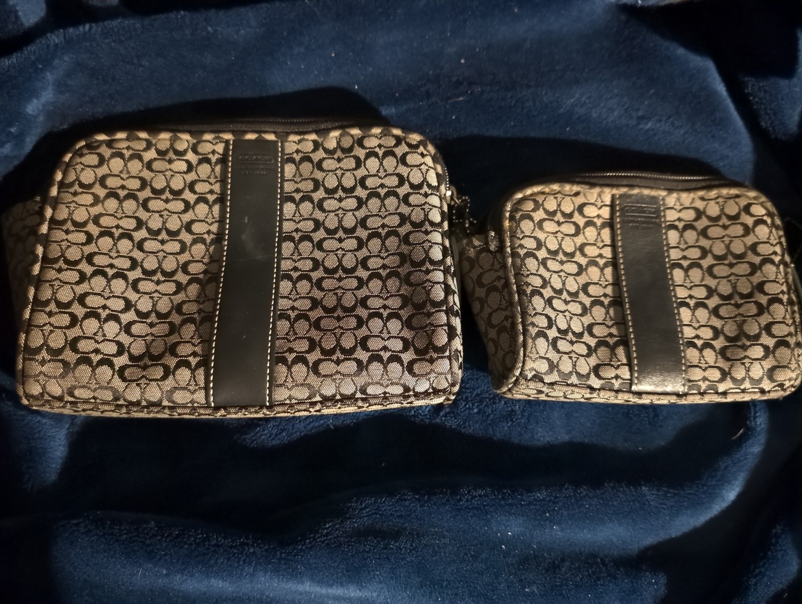 Coach Vintage Hand Clutch Purse And Change Bag Zipper Closed Coach Vintage Hand Clutch Purse And Change Bag Zipper Closed