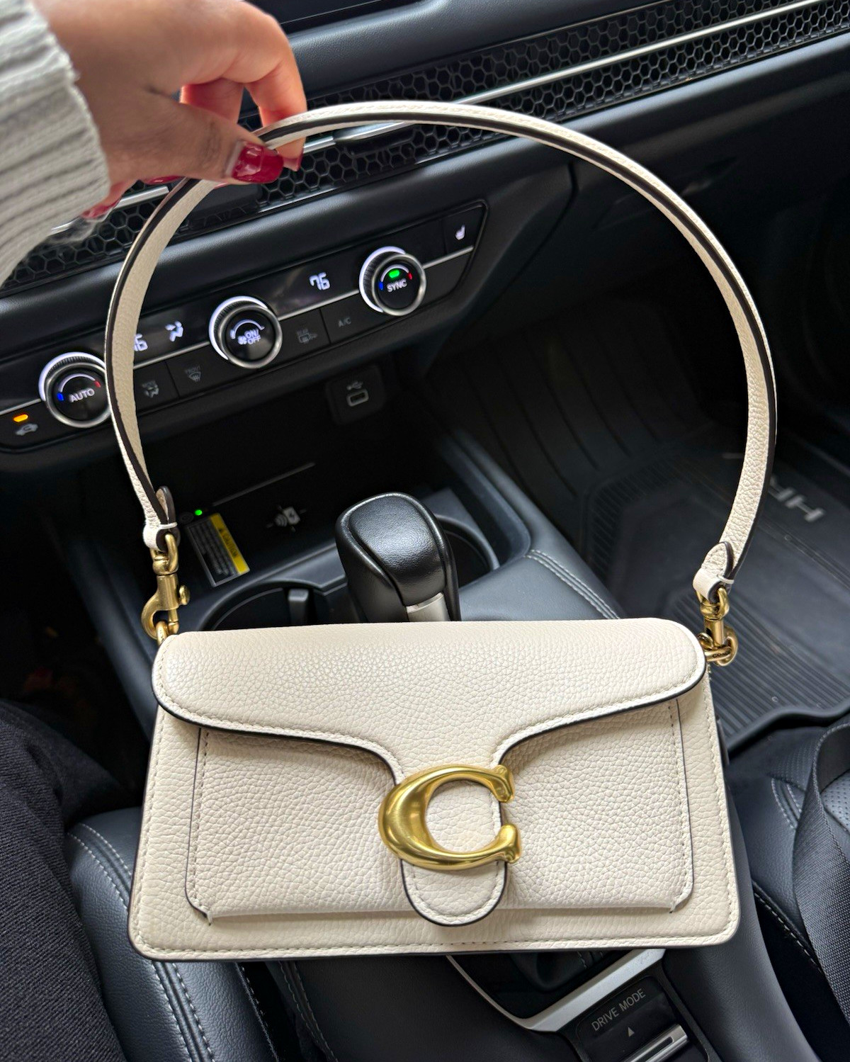 Coach Tabby Shoulder Bag 20 - Pebbled Leather/Brass/Chalk Coach Tabby Shoulder Bag 20 - Pebbled Leather/Brass/Chalk
