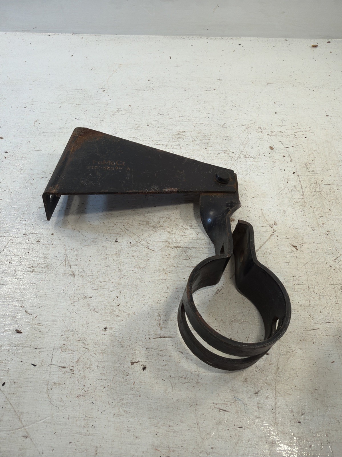 NOS OEM Ford B7C-5259-A Muffler Hanger Bracket 1957-60 F-100 F-250 F-350 Trucks