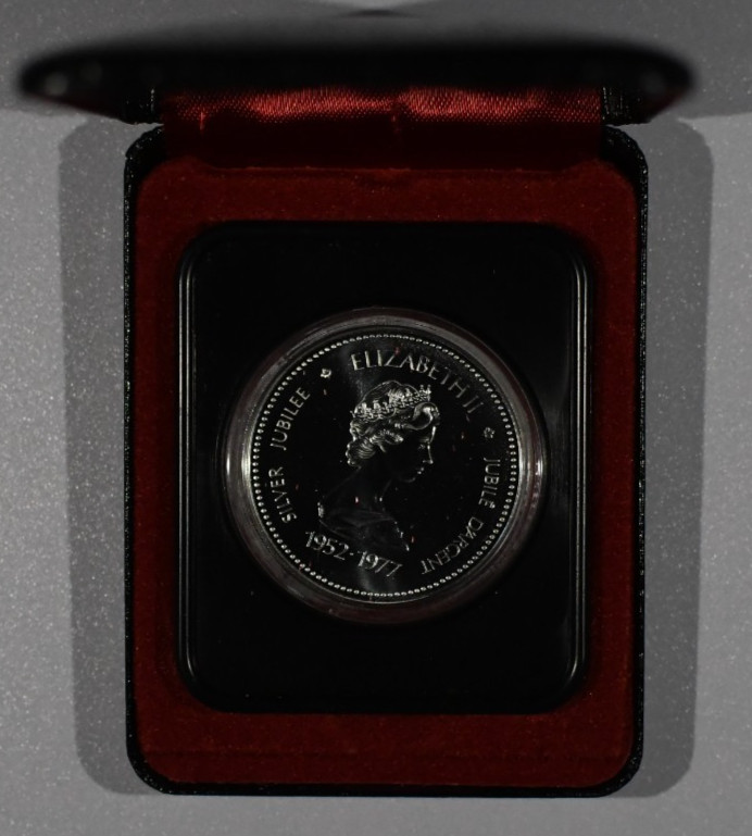 1977 \