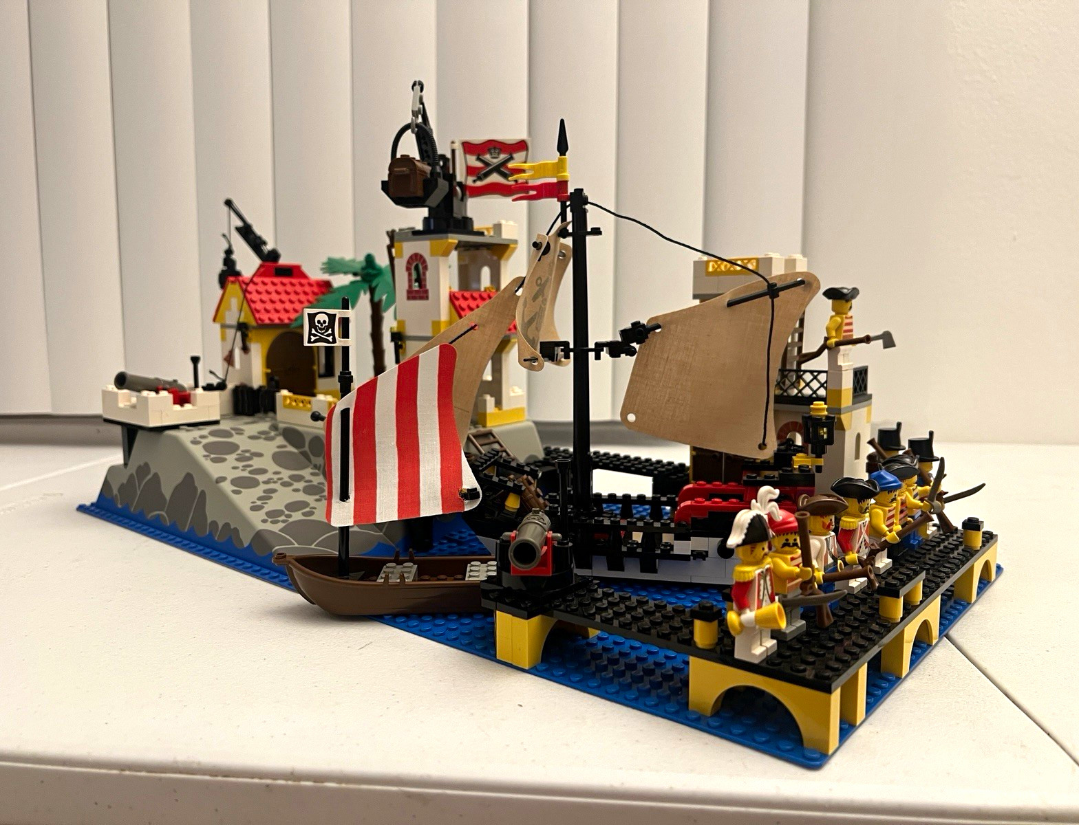 LEGO 6277 Imperial Trading Post Pirates Imperial Guards Complete Set w/ Box 1992