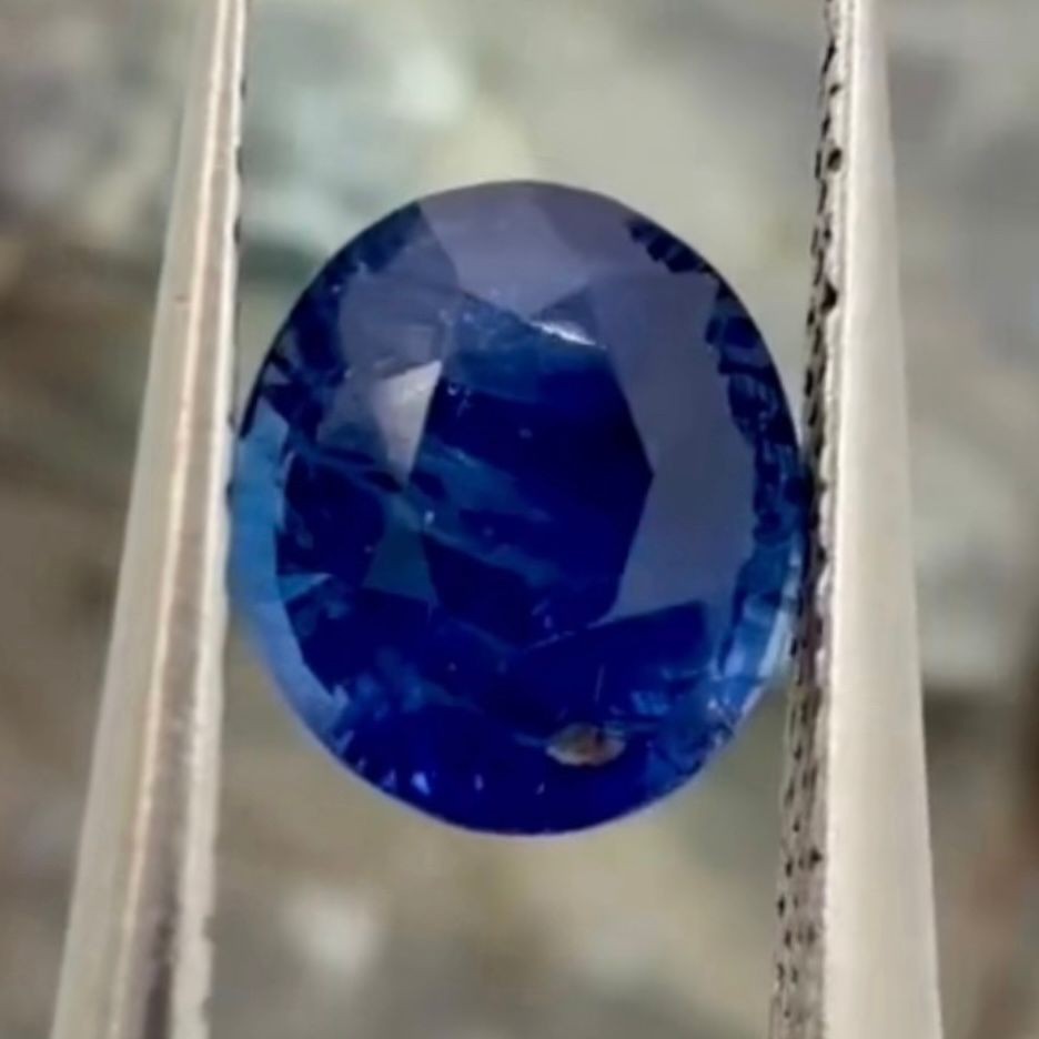 AIG Certified 1.01Ct Natural Unheated Royal Blue Sapphire