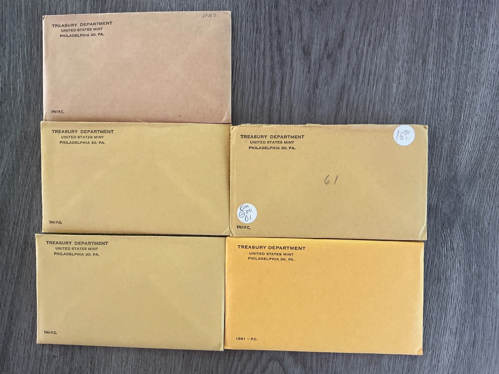 1961 US Treasury Department Mint Philadelphia 5 sets.