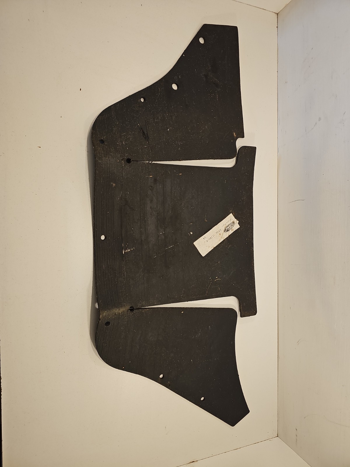 NOS OEM FORD 1974-1978 MERCURY D4AZ-16240-A OUTER FENDER TO FRAME DUST SEAL 