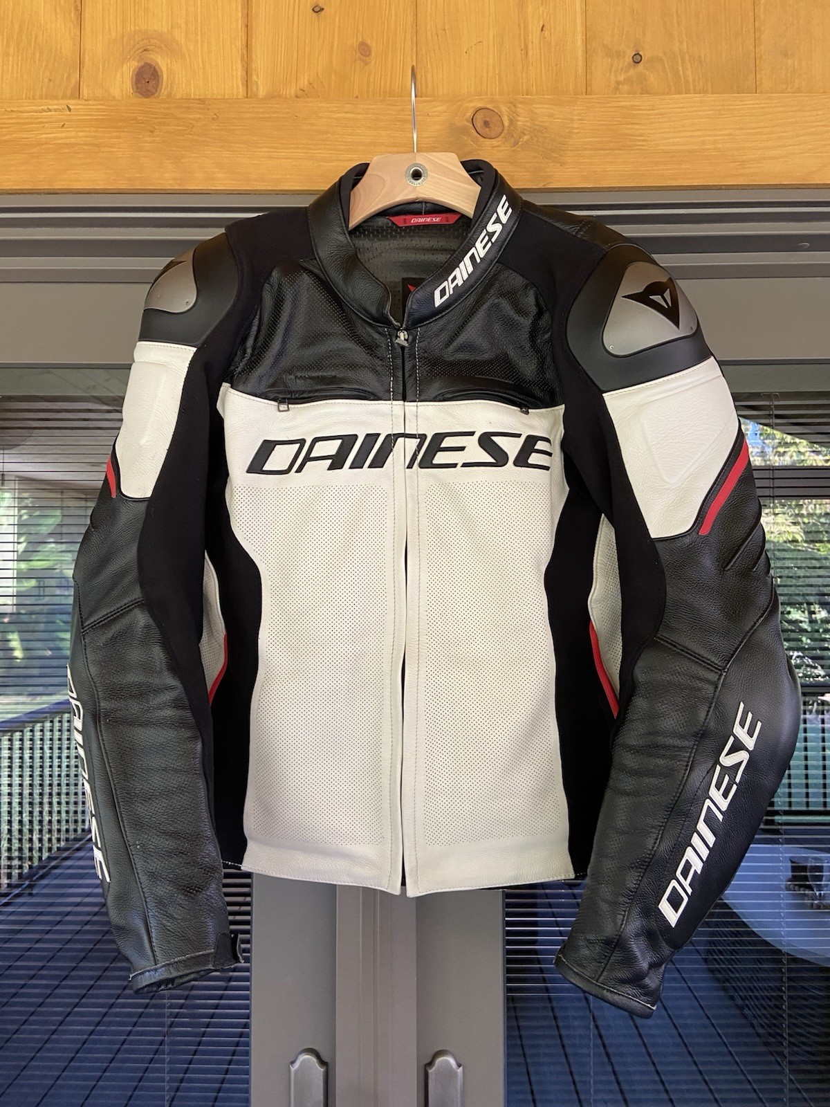 Dainese Racing 3 Leather Perforated Leather Jacket Size 54 With Body Armor Dainese Racing 3 Leather Perforated Leather Jacket Size 54 With Body Armor
