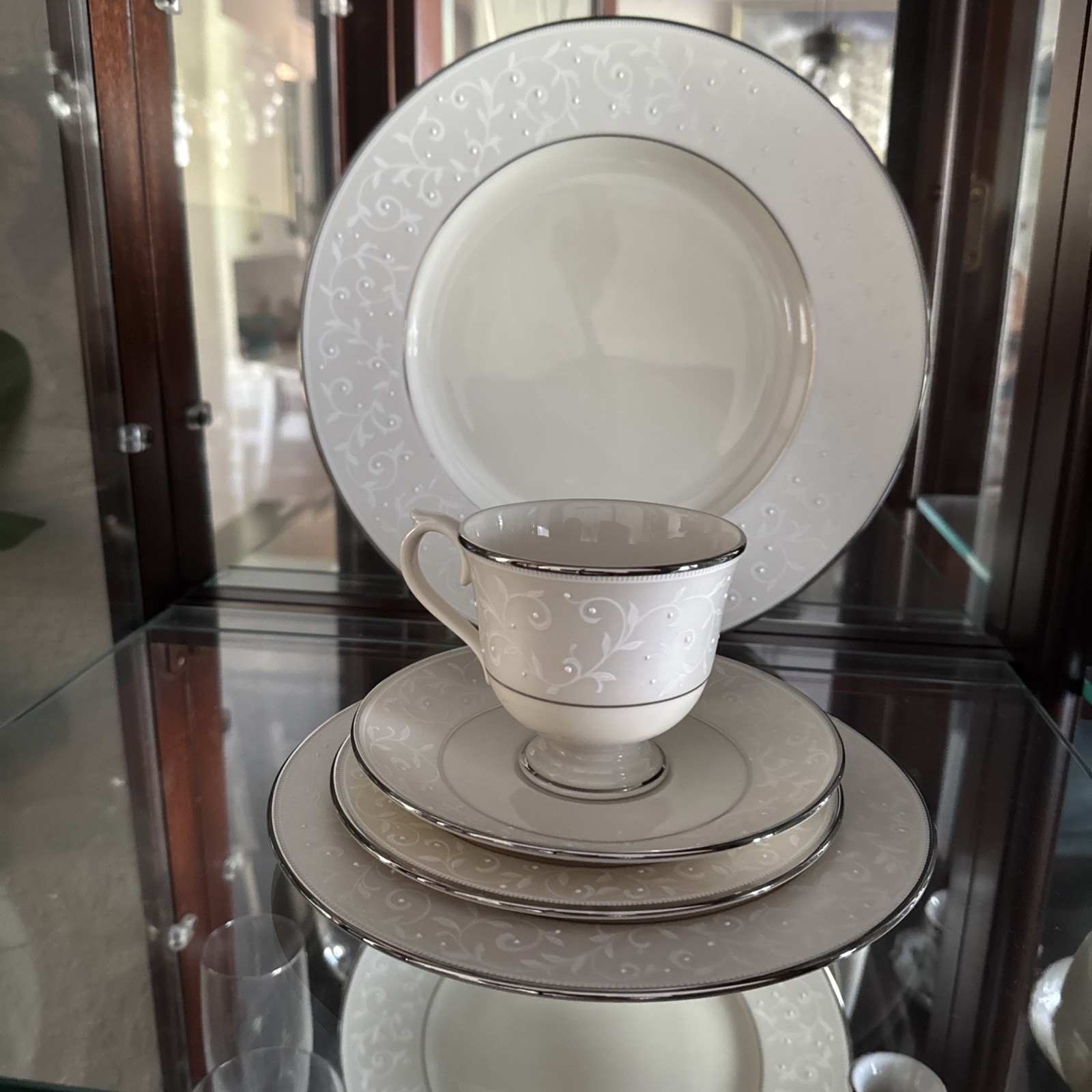 NIB Lenox Pearl Innocence 5 Piece Place Setting G1138