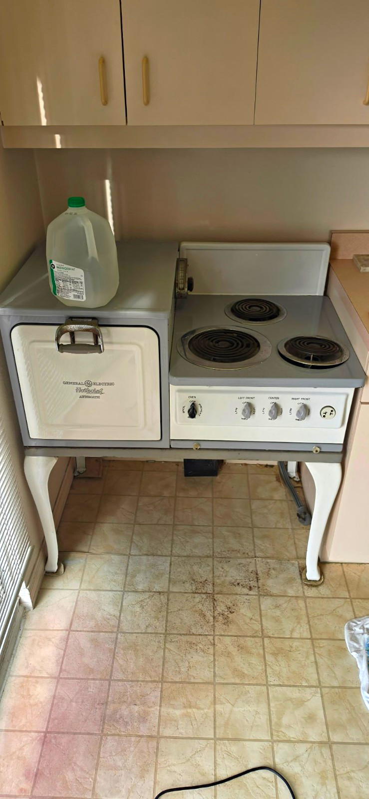 Vintage General Electric Hotpoint Electric Stove 3 Coil Burners Oven White