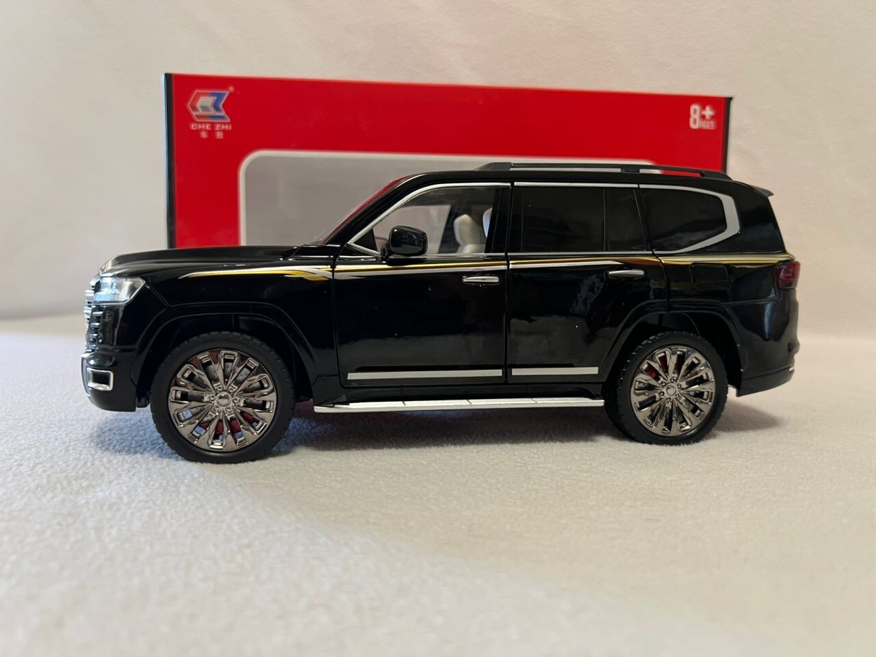 TOYOTA LAND CRUISER LC300 Model car Black 1:18 SUV
