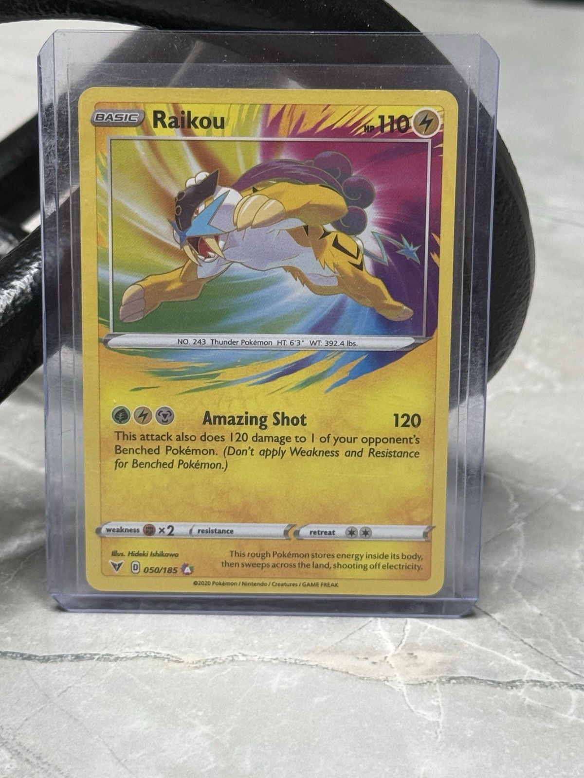 Pokémon Raikou Amazing Rare 050/185 Vivid Voltage Holo