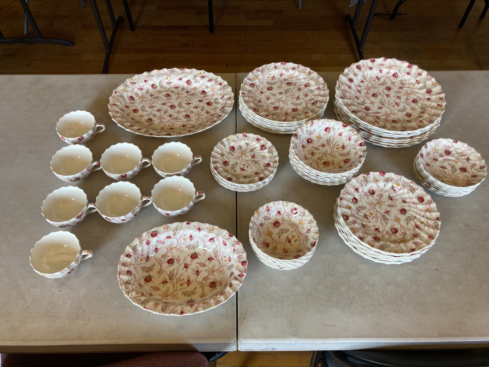 66 pc set of vintage Copeland Spode English china in the Rosebud Chitz pattern 66 pc set of vintage Copeland Spode English china in the Rosebud Chitz pattern