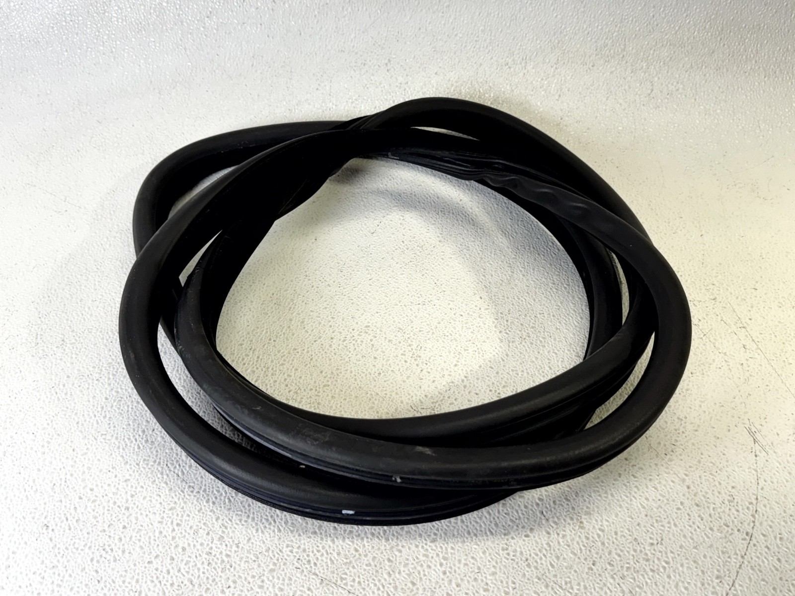 12-19 RANGE ROVER EVOQUE FRONT RIGHT PASS SIDE DOOR WEATHERSTRIP SEAL RUBBER OEM