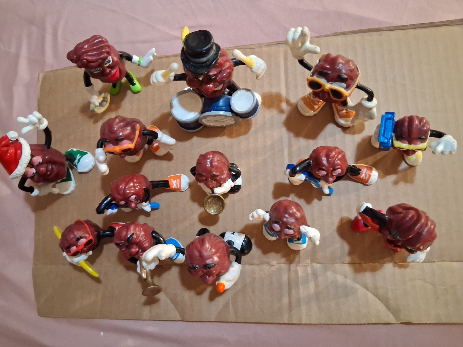 california raisins figures lot vintage, band,santa,skate board