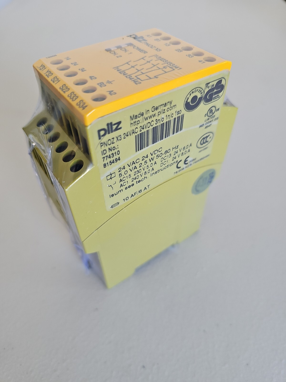 1x Pilz PNOZ X3 Safety Relay 774310 24VACDC 3N/O 1N/C 1SO Screw Terminal - - US 