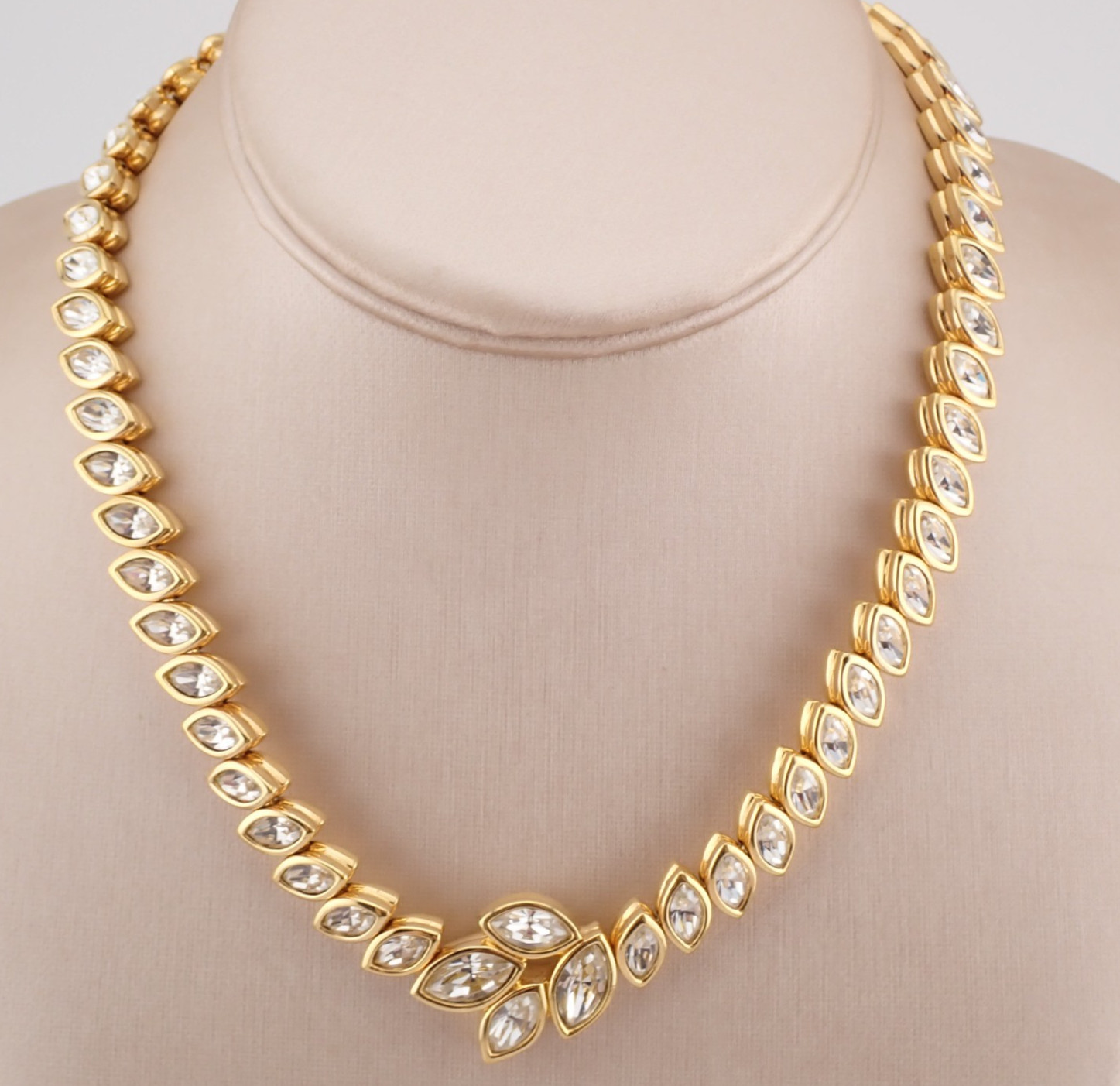Vintage SAL Swarovski Exquisite Marquise Crystal Gold Tone 15\