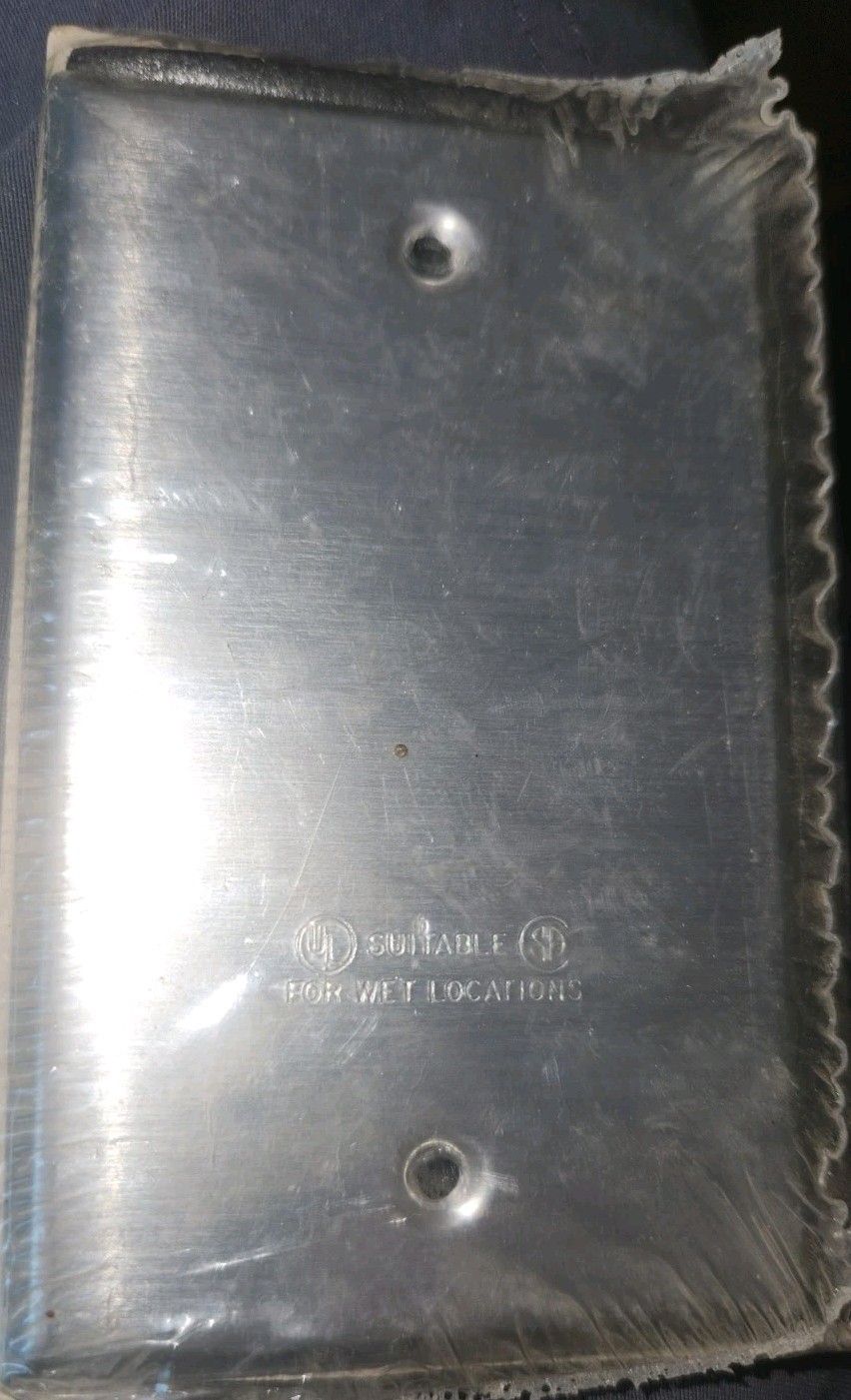 RED DOT ~ Thomas & Betts, S340E, Silver Single-Gang Metal Blank Cover w/Gasket RED DOT ~ Thomas & Betts, S340E, Silver Single-Gang Metal Blank Cover w/Gasket