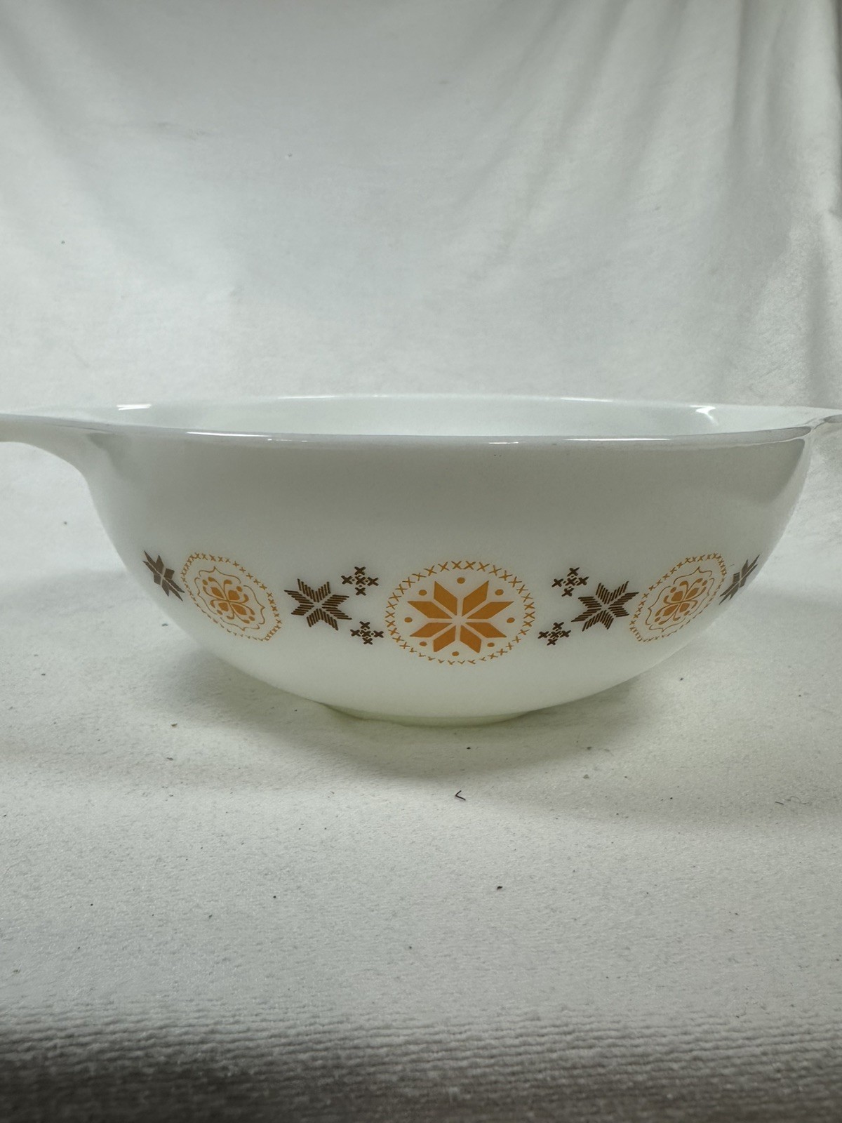 Vintage Pyrex 444 Town & Country 4Qt Cinderella Mixing Bowl – 1960s White Glass Vintage Pyrex 444 Town & Country 4Qt Cinderella Mixing Bowl – 1960s White Glass