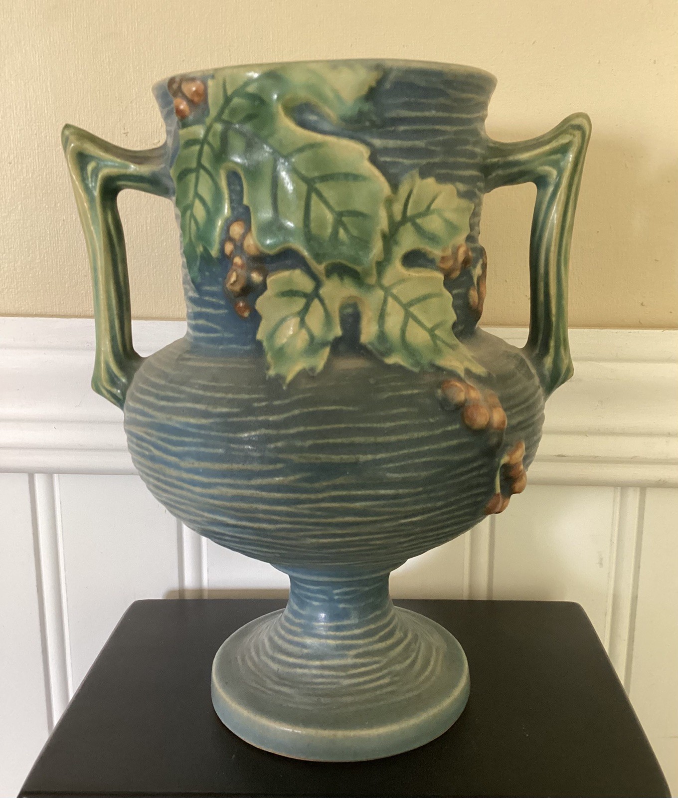 1940s Roseville Handled Trophy Vase 156-6  Bushberry Blue
