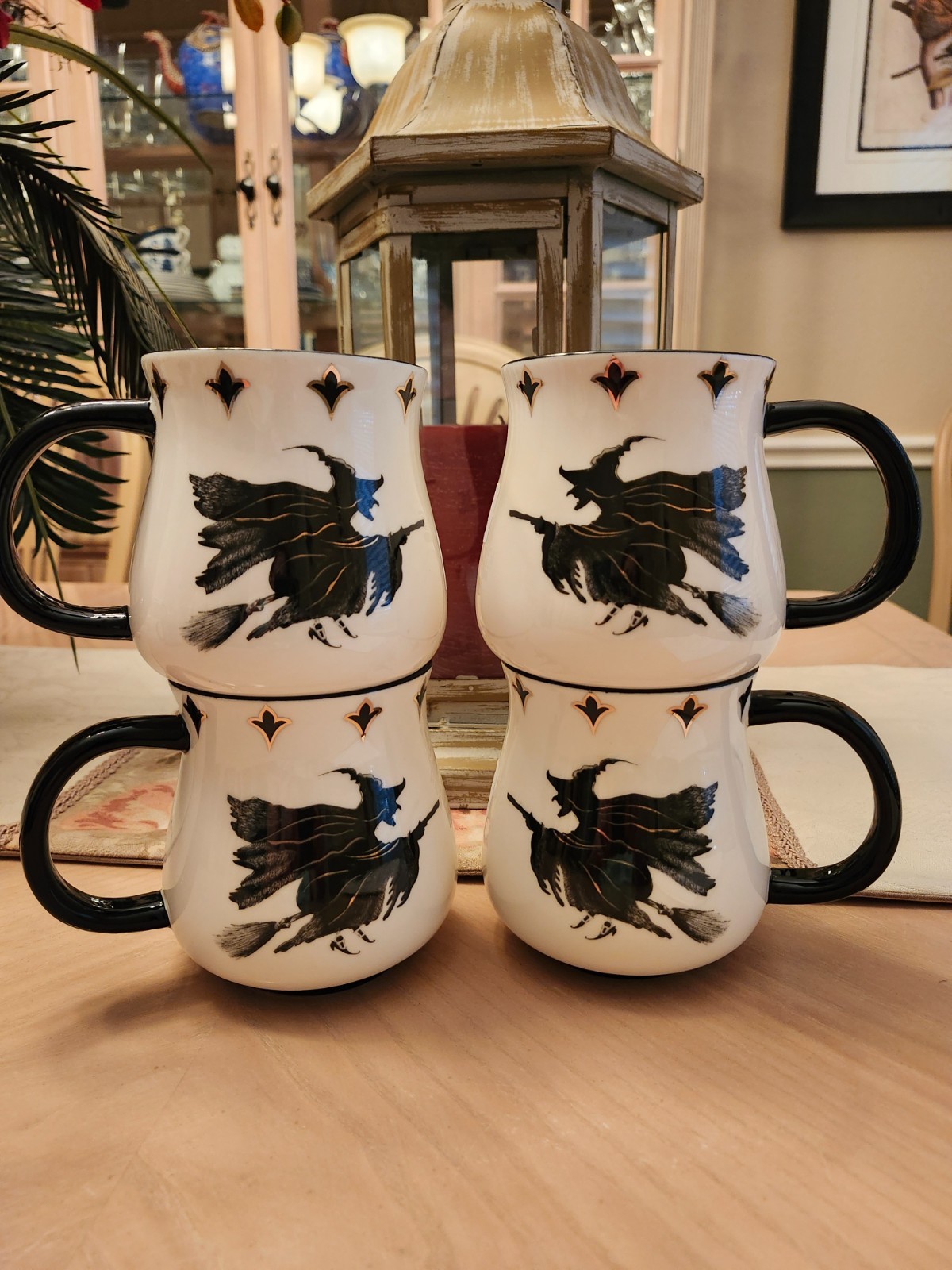 POTTER\'S STUDIO HALLOWEEN BLACK FLYING WITCH SILHOUETTE COFFEE MUGS SET OF 4 POTTER\'S STUDIO HALLOWEEN BLACK FLYING WITCH SILHOUETTE COFFEE MUGS SET OF 4