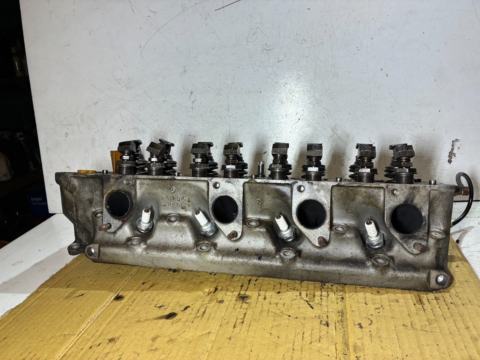 Left Cylinder Head 1170161801 1972-1975 Mercedes Benz R107 450SL 350SL Jetronic Left Cylinder Head 1170161801 1972-1975 Mercedes Benz R107 450SL 350SL Jetronic