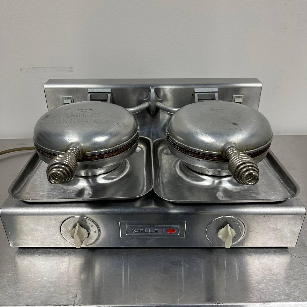 Vintage Wells Commercial Cooking Double Waffle Baker - Model L-12 (Tested / Work