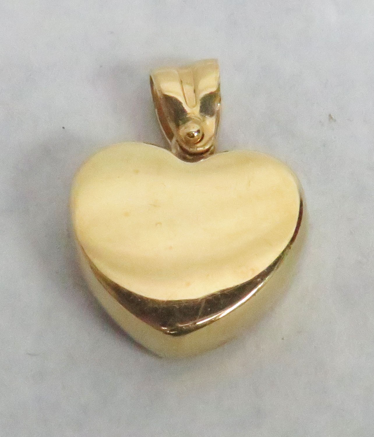 BEAUTIFUL 18K GOLD HEART PENDANT