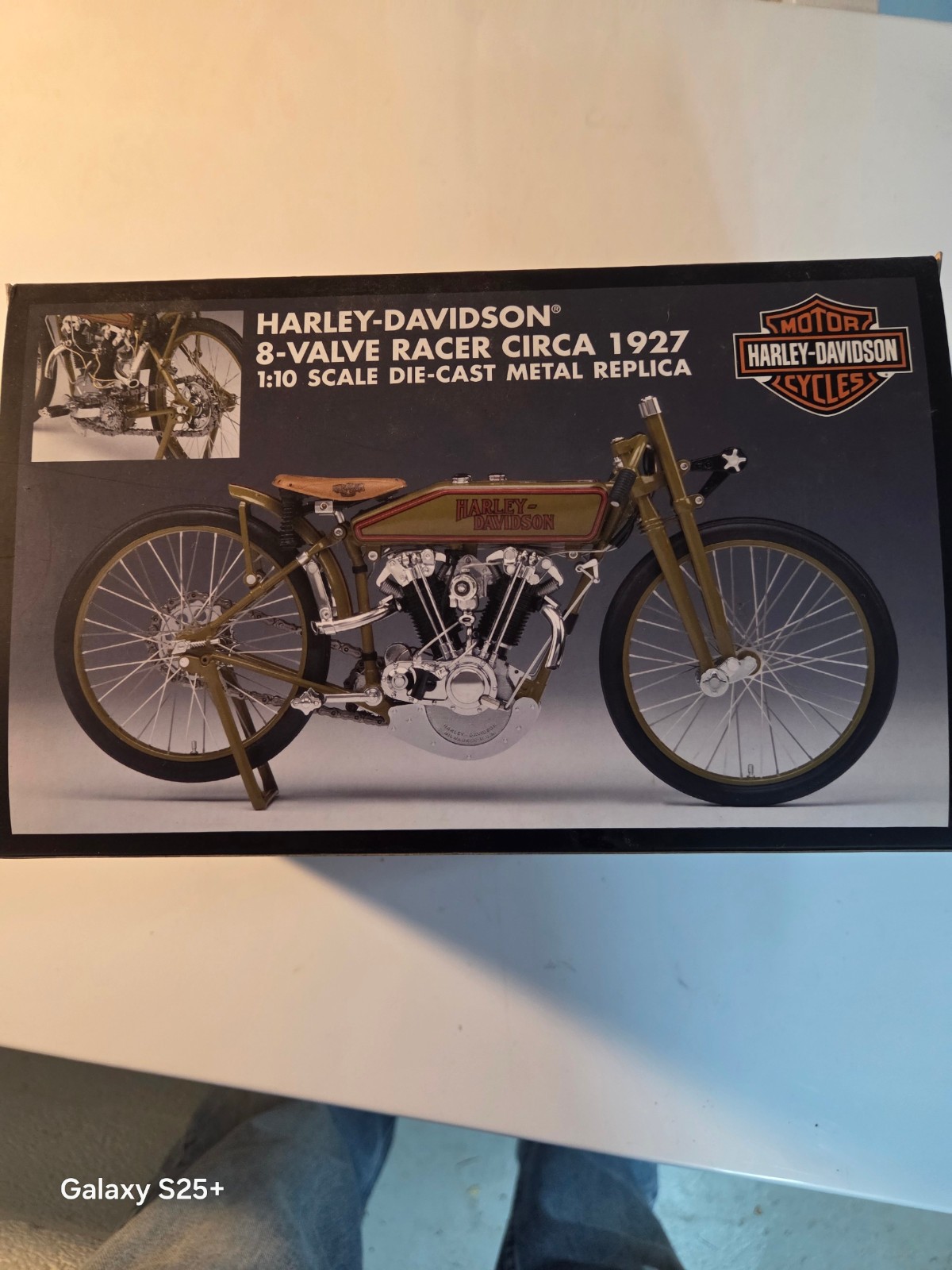NEW Harley-Davidson 8-Valve Racer Circa 1927 1:10 Scale Die Cast Metal Replica NEW Harley-Davidson 8-Valve Racer Circa 1927 1:10 Scale Die Cast Metal Replica