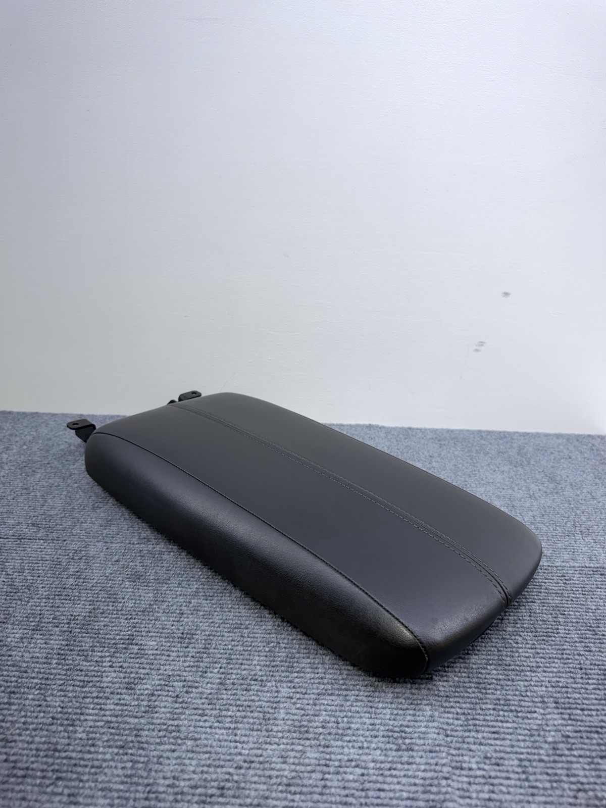 2019 - 2024 NISSAN ALTIMA CENTER FLOOR CONSOLE LID ARM REST BLACK LEATHER OEM 2019 - 2024 NISSAN ALTIMA CENTER FLOOR CONSOLE LID ARM REST BLACK LEATHER OEM