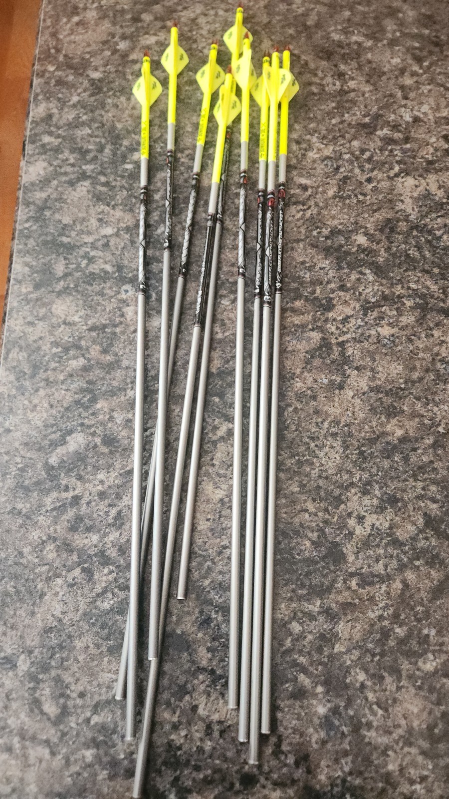 Pack of 10 Easton 6mm Full Metal Jacket Arrows - 320 Spine & 26 1/2 Pack of 10 Easton 6mm Full Metal Jacket Arrows - 320 Spine & 26 1/2