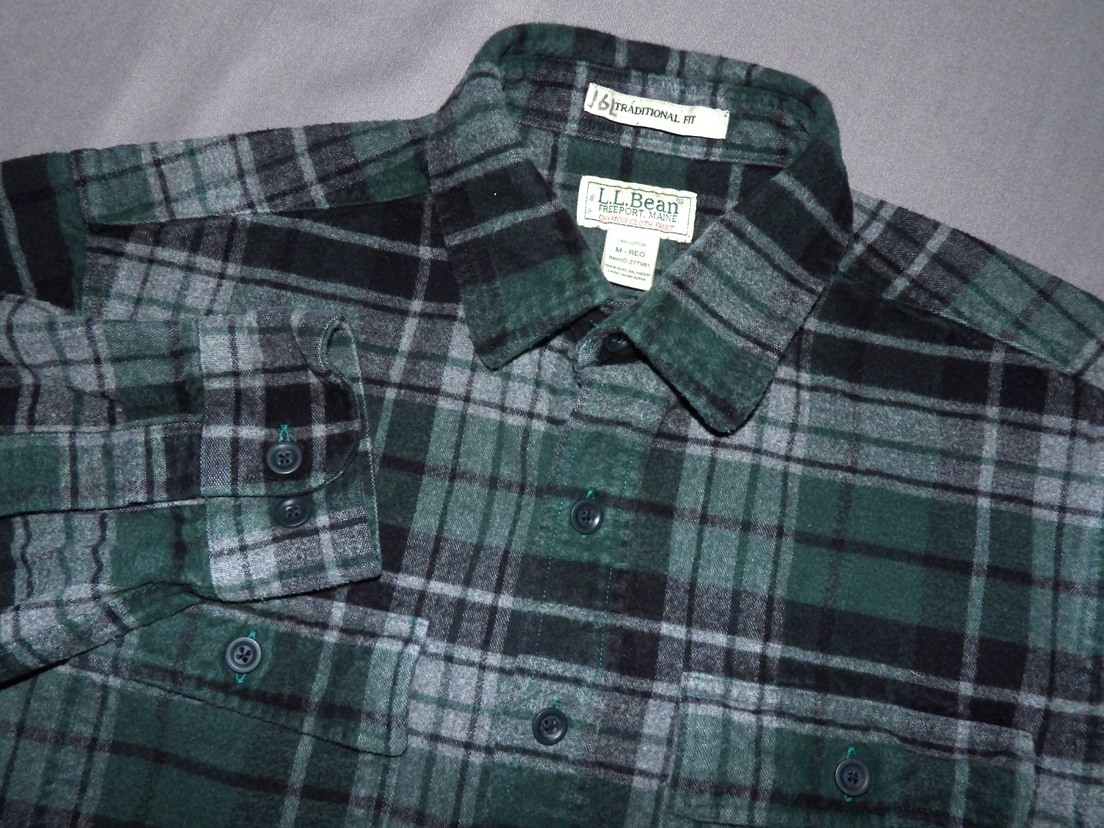 L.L. Bean Long Sleeved Plaid Flannel Chamois Cloth Button U Shirt Men\'s Medium