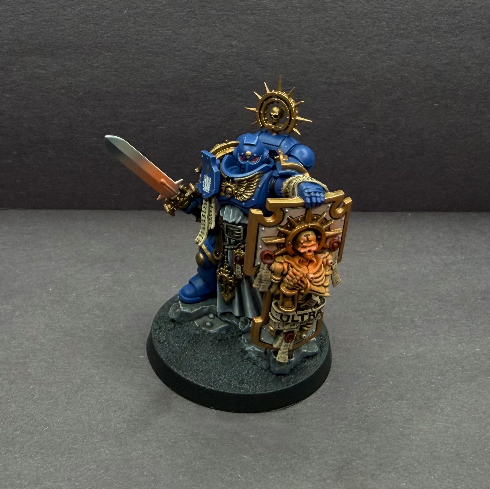 Captain With Stormshield - Warhammer 40k - Painted 