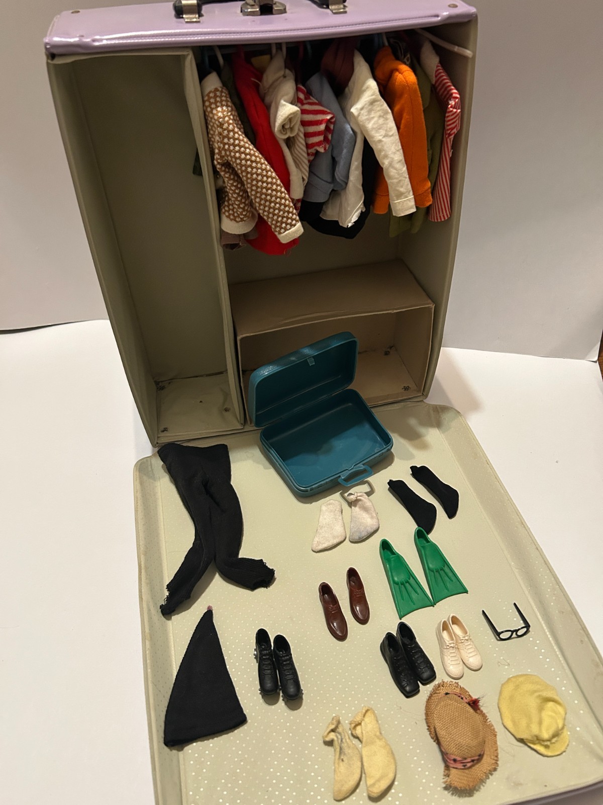 Vtg 1960s Mattel Ken Carrying Case Clothes Outfits and Accessories Shoes Socks