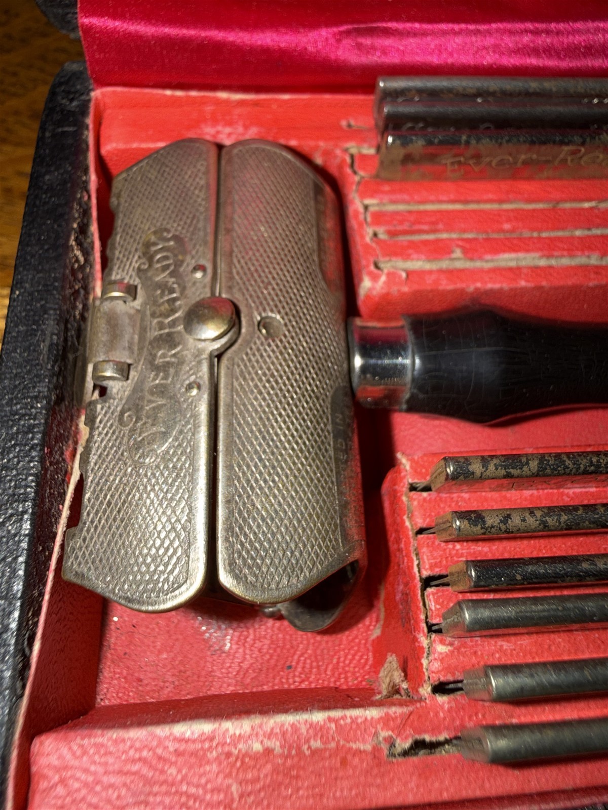 ANTIQUE VICTORIAN EVER-READY LATHER CATCHER SAFETY RAZOR WOOD HANDLE 12 BLADES