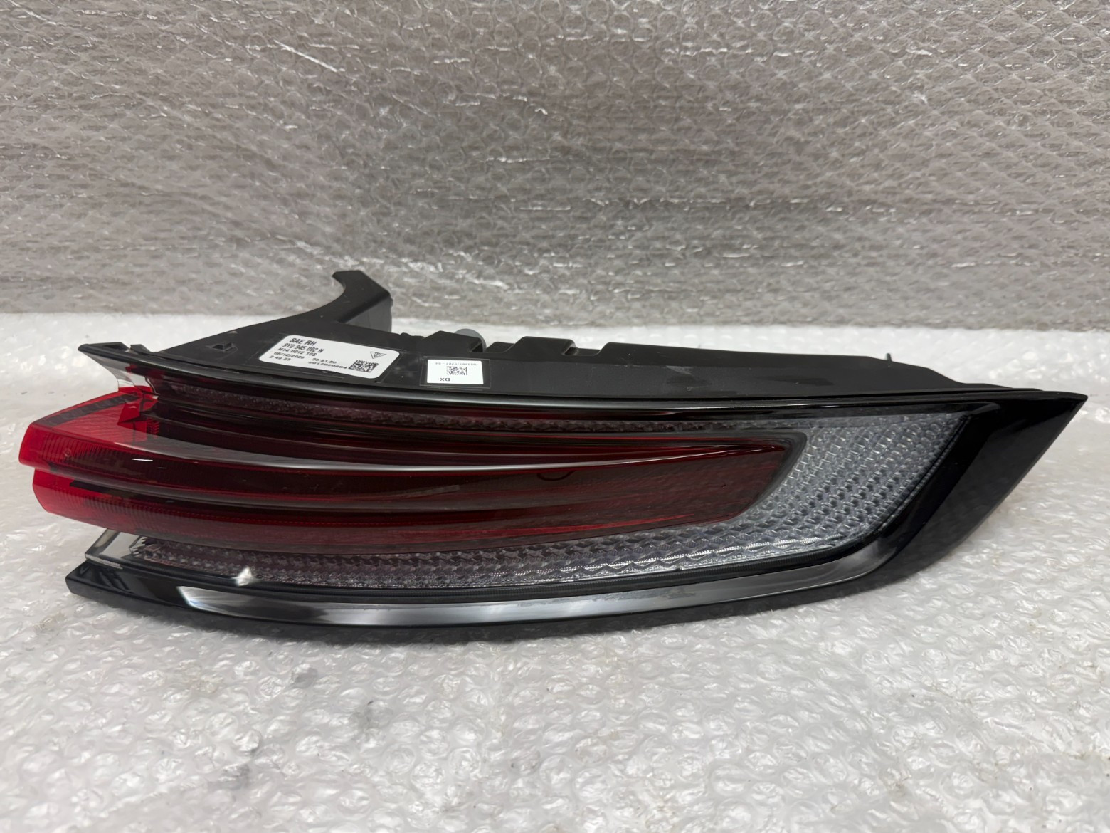 2024-2026 PORSCHE CAYENNE FACELIFT RIGHT RH OUTER TAIL LIGHT LED OEM 9Y0945092N 2024-2026 PORSCHE CAYENNE FACELIFT RIGHT RH OUTER TAIL LIGHT LED OEM 9Y0945092N