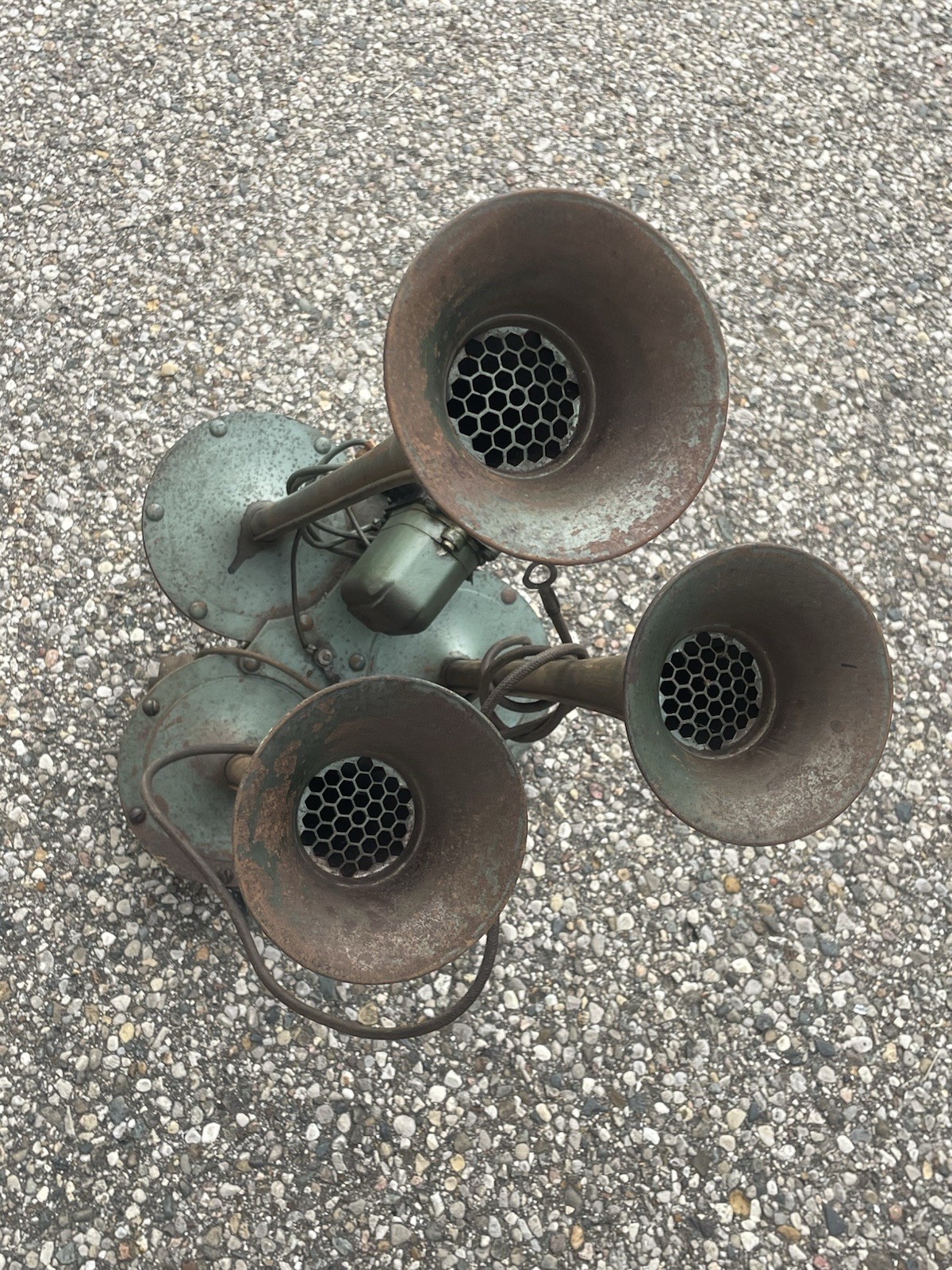 Antique E.A. Laboratories Inc. Triple Horn Car Automobile Cool Piece Antique E.A. Laboratories Inc. Triple Horn Car Automobile Cool Piece
