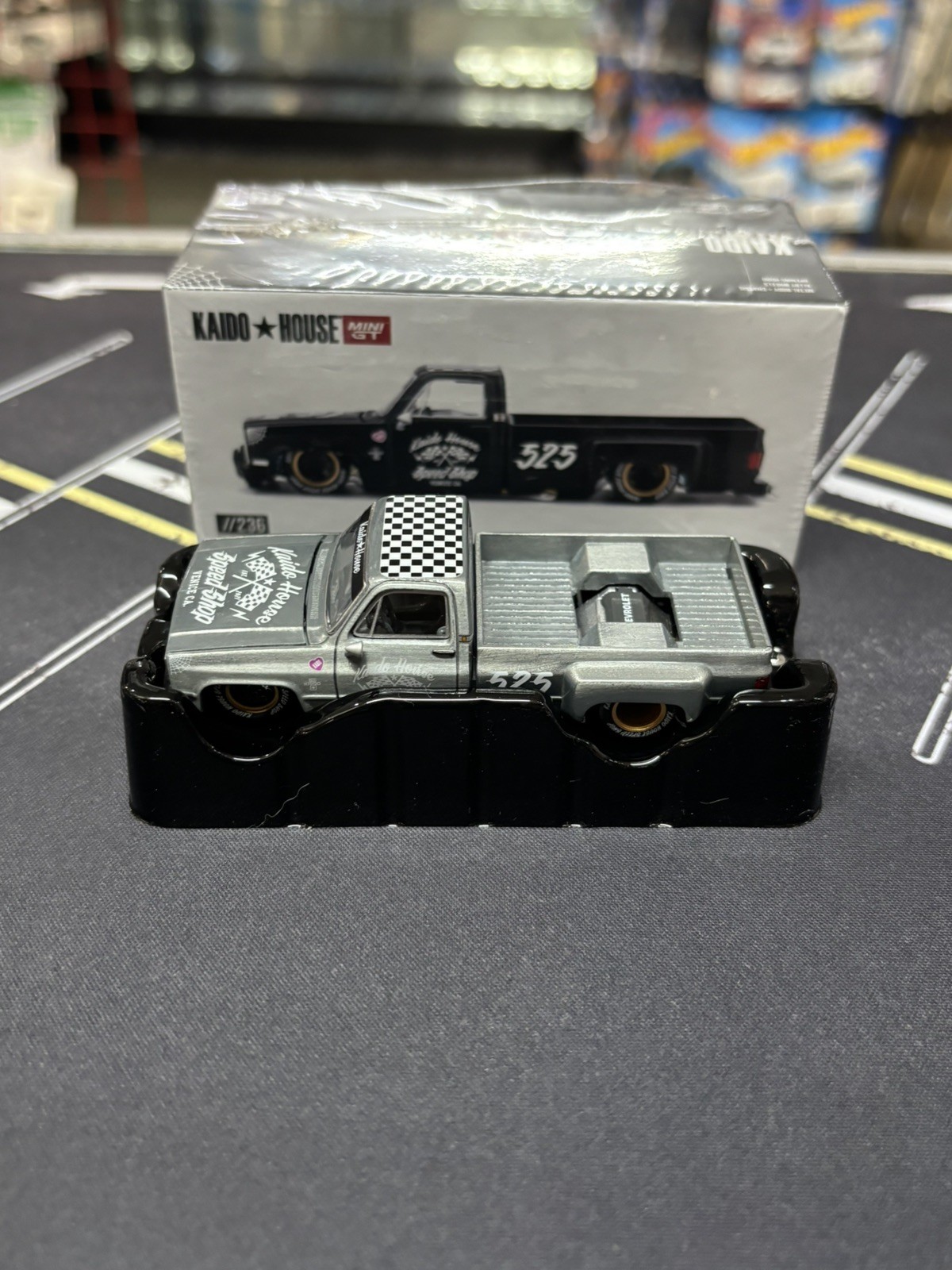 CHASE Mini GT x Kaido House 1:64 Chevrolet Silverado Dually Hot Rod V1 #236 CHASE Mini GT x Kaido House 1:64 Chevrolet Silverado Dually Hot Rod V1 #236