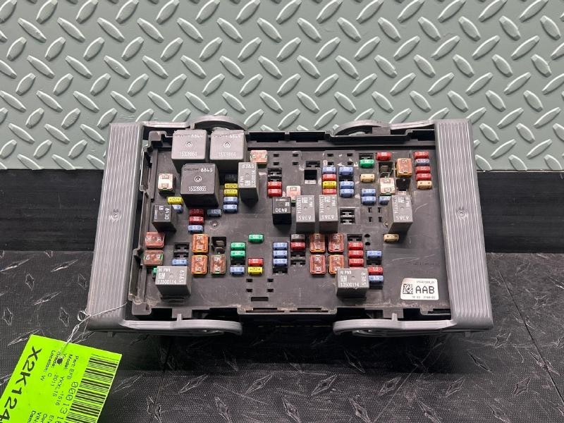 2010-2014 Chevy Tahoe Engine Fuse Box Assembly OEM