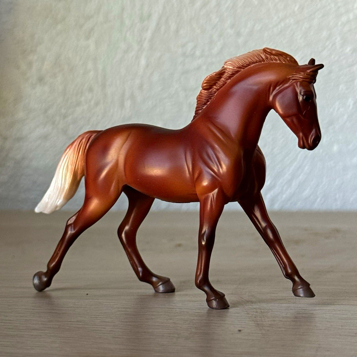 Breyer Stablemates Chestnut - Graceful Grove Family ‘Cantering Warmblood G3’