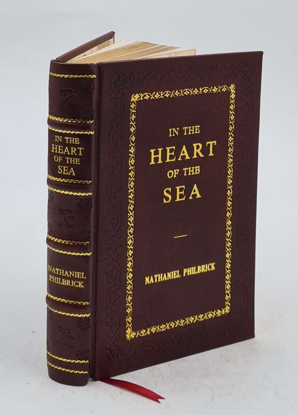 In The Heart Of The Sea: The Tragedy Of The Whaleship Es [Premium Leather Bound]