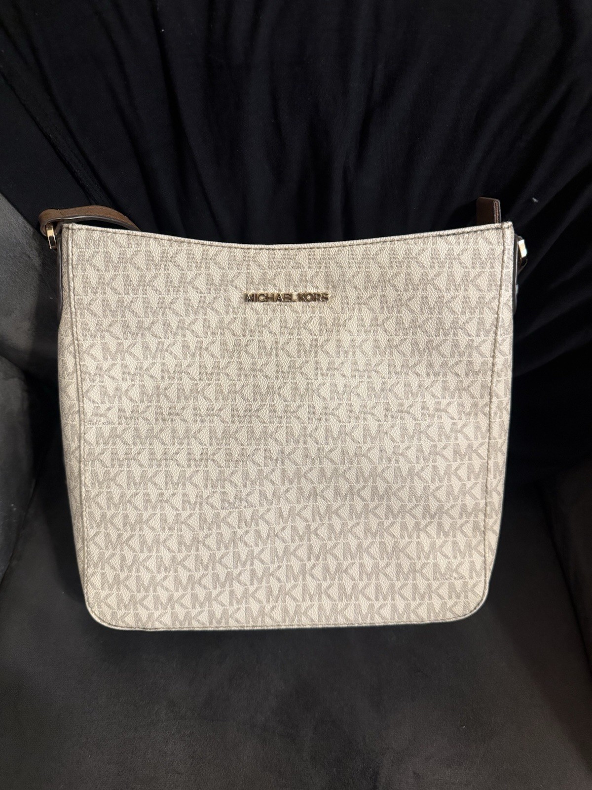 Michael Kors Jet Set Crossbody Bag Large Vanilla with Brown Leather Trim. Michael Kors Jet Set Crossbody Bag Large Vanilla with Brown Leather Trim.
