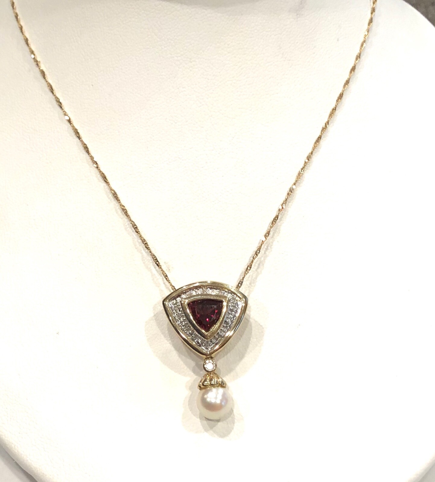 WOW-----14K YELLOW GOLD DIAMOND PEARL GARNET PENDANT AND CHAIN