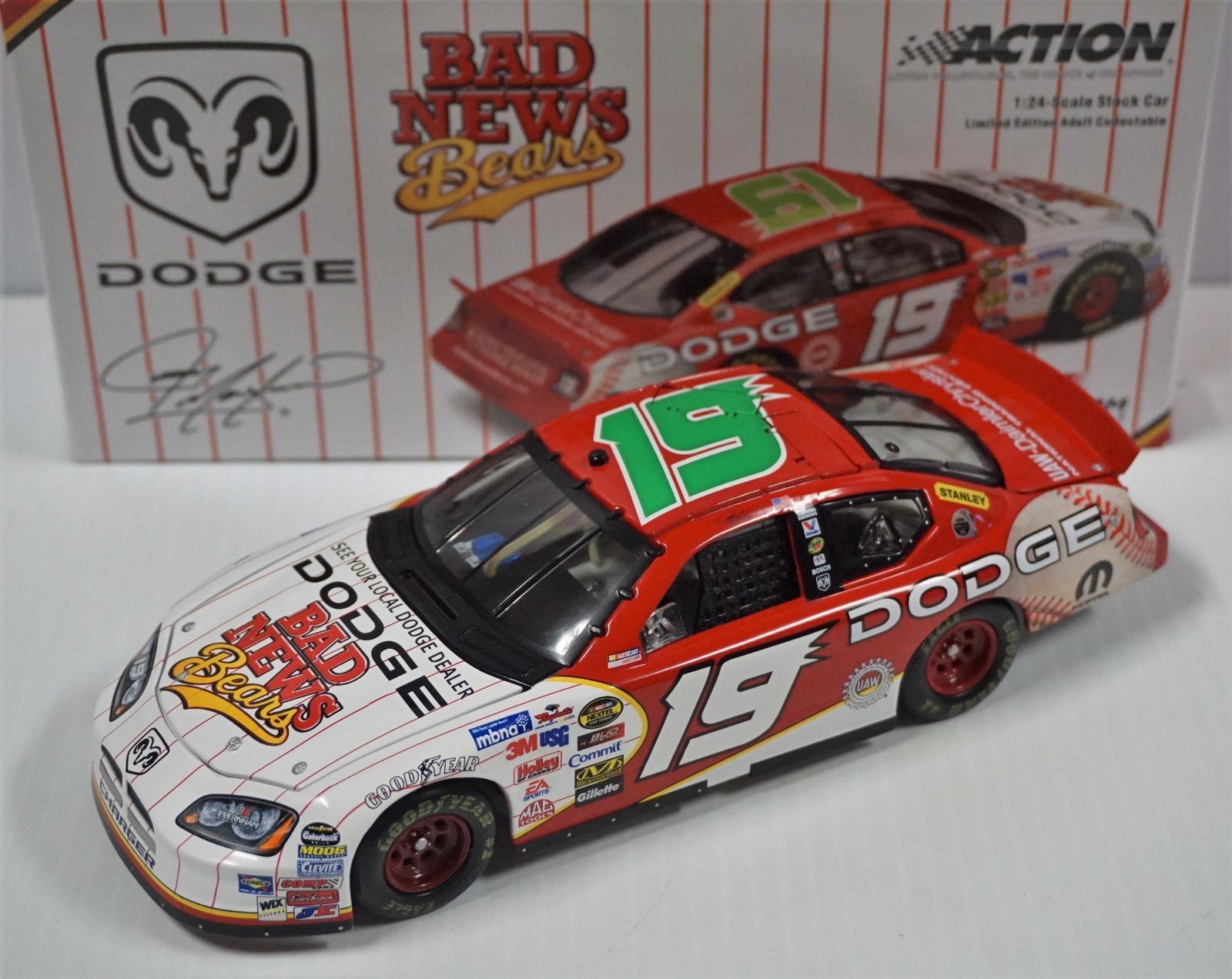 1/24 Jeremy Mayfield #19 Dodge Dealers / Bad News Bears 2005 NASCAR Diecast Car