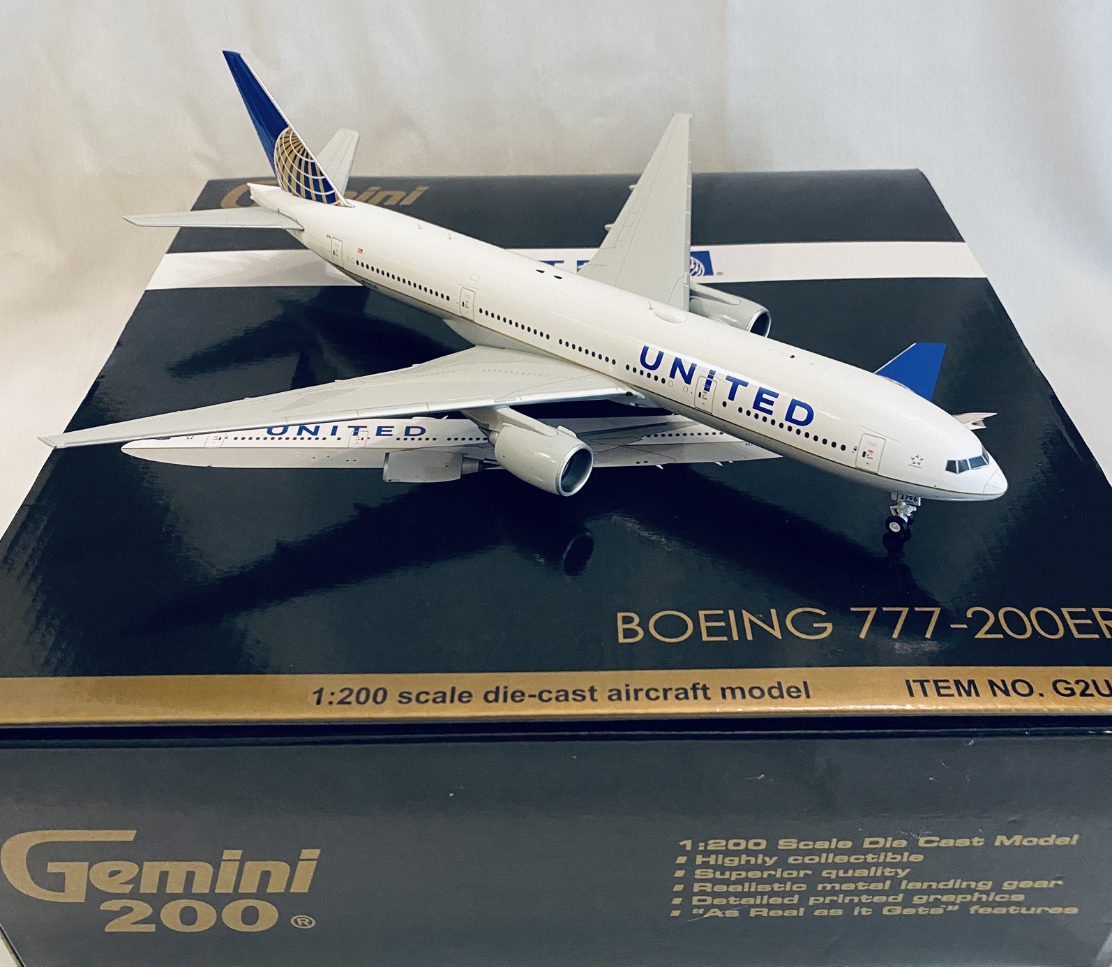 United Airlines Boeing 777-200 1:200 Gemini Jets  (G2UAL768)