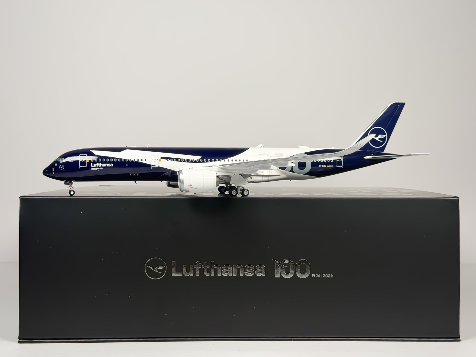 Lufthansa Airbus A350-900 1:200 SQ Wings D-AIXL (L2402) Lufthansa Airbus A350-900 1:200 SQ Wings D-AIXL (L2402)